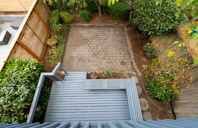 3Bd/3Ba Seattle Townhome Gallery 4