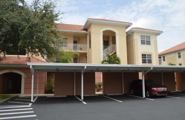 GREAT CONDO IN CAPE CORAL 2+ DEN/2 $1,800!! photos photos