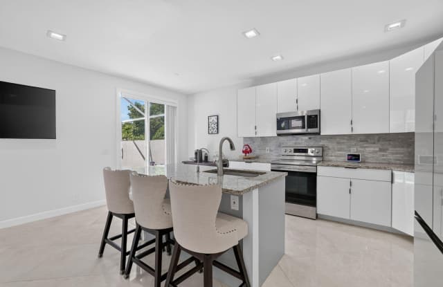 5040 HERON Place Gallery 4