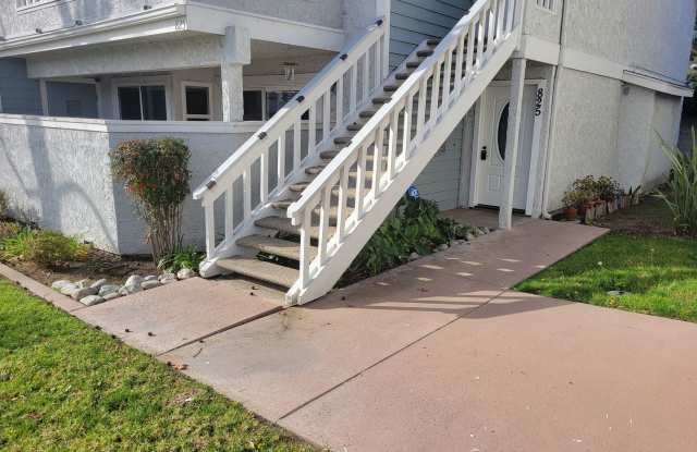 Great 2 Bedroom 2 Bathroom Downstairs Unit! Call today Gallery 1