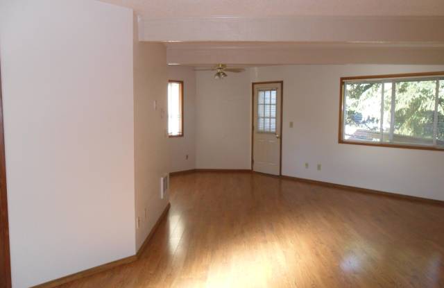303 Bradley Drive SE #17 - 303 Bradley Drive Southeast, Salem, OR 97302