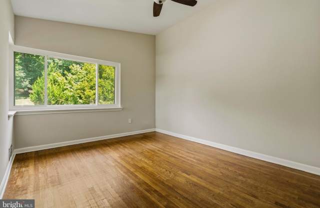 5036 EASTERN Avenue NE Gallery 3