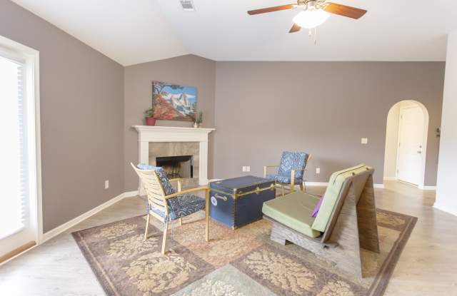 1128 Honeysuckle Dr photos photos