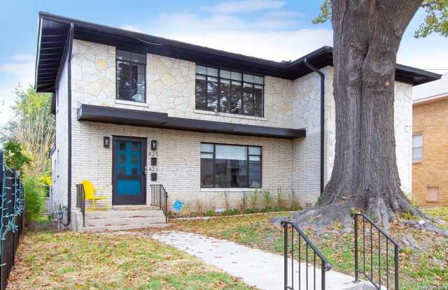 427 W LYNWOOD AVE - 427 West Lynwood Avenue, San Antonio, TX 78212