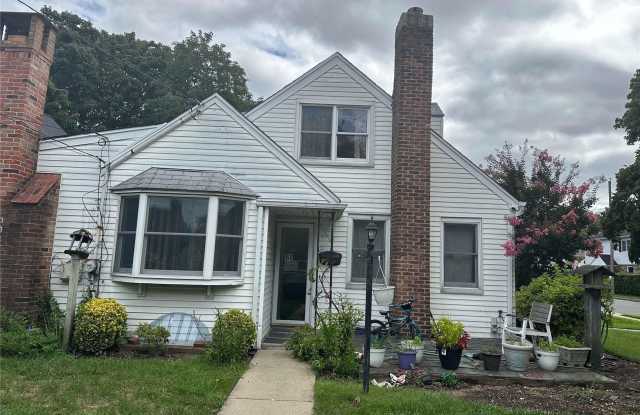 60 Mayflower Avenue - 60 Mayflower Avenue, Herricks, NY 11596