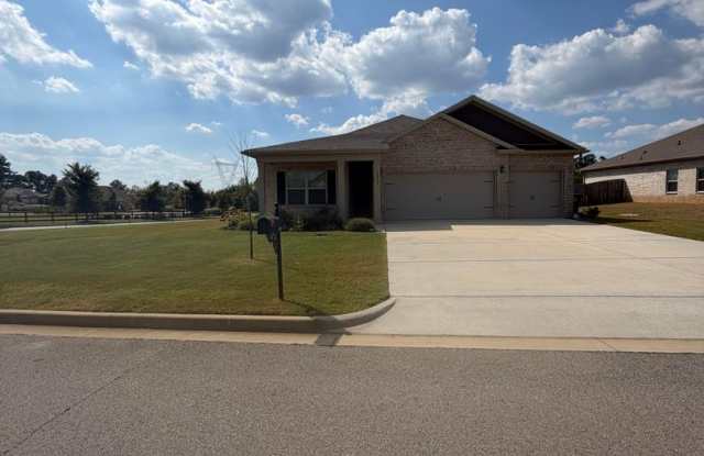 Available Now - The Links at Canebrake!! Beautiful 4 bedroom 3 bathroom across from the POOL! Gallery 3