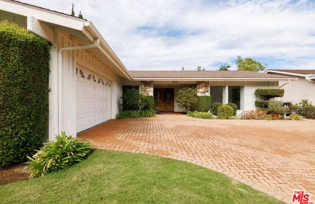 3135 Dona Marta Drive Gallery 1