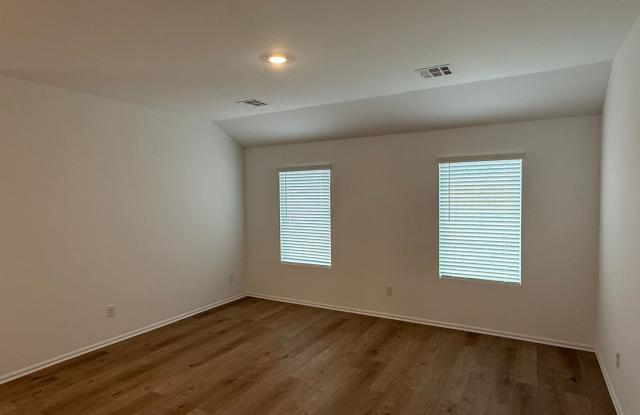 Very Nice and Spacious 3 Bedroom Home in Newcastle Schools Gallery 4