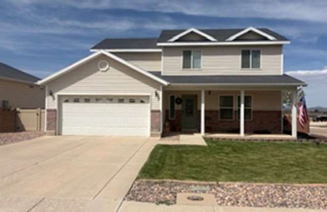 Beautiful 4 Bed / 2.5 Bath Home in Quiet Neighborhood photos photos
