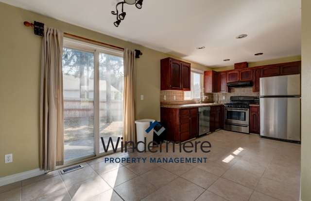 3 Bedroom/2 Bath with garage home (Pet Negoitiable) - 1579 Northwest 9th Place, Oak Harbor, WA 98277