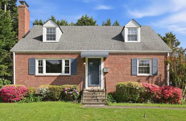 Close proximity to Eden Center and the vibrant energy of Falls Church City ensures a lifestyle rich in flavor, connection, and everyday ease. photos photos
