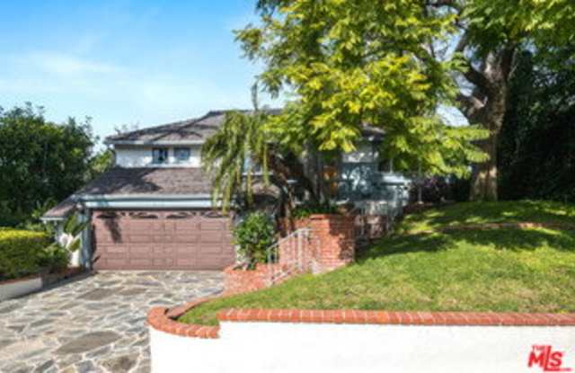 2924 Manning Avenue Gallery 2