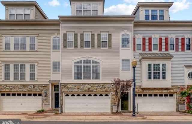 5053 DONOVAN Drive Gallery 1