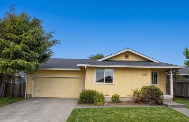 Spacious Pet-friendly McKinleyville Home With Garage & Fenced Yard photos photos Spacious Pet-friendly McKinleyville Home With Garage & Fenced Yard photos photos