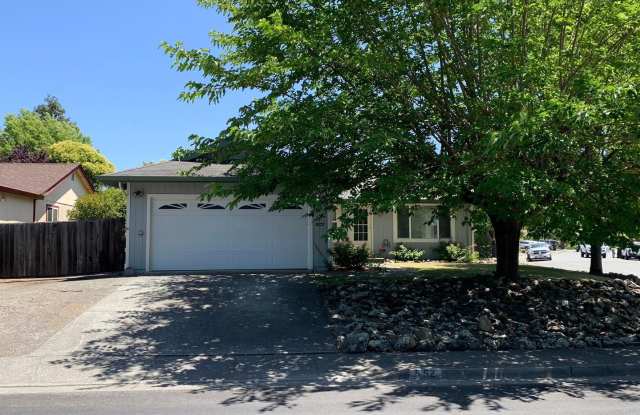 552 LACROSSE COURT - 552 Lacrosse Court North, Rohnert Park, CA 94928