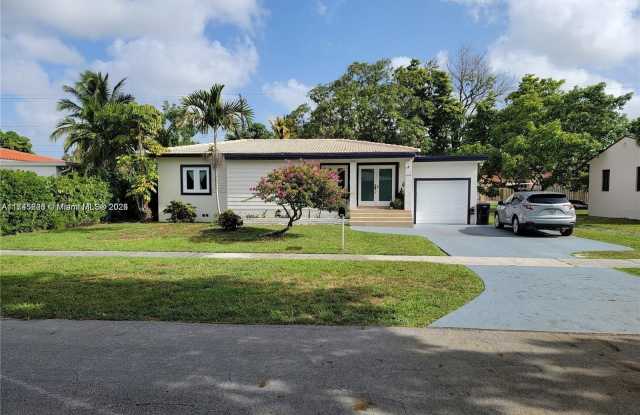 1050 Falcon Ave photos photos