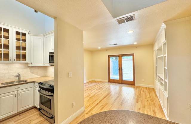 Downtown/Midtown/ R Street Corridor - Condo Across from Roosevelt Park! 966 Q Street Gallery 4