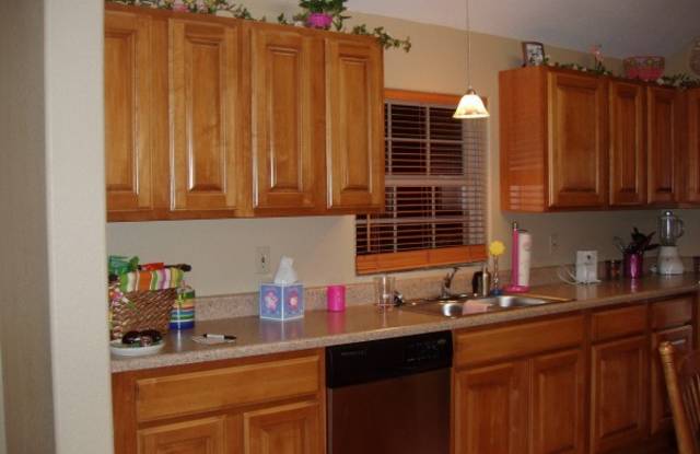 2 Bedroom, 2 Bath, Garage, Appliances Included, VERY Nice Gallery 4