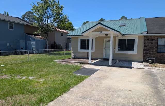 Beautifully Remodeled 2 Bed, 1.5 Bath Duplex with Privacy Fence photos photos
