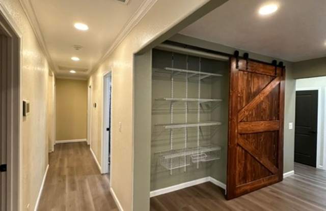 Beautiful 4-Bedroom Home with Pool & Solar in Clovis School District Gallery 4
