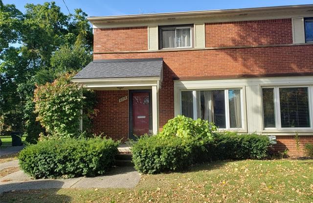 2715 GLENVIEW Avenue - 2715 Glenview Avenue, Royal Oak, MI 48073