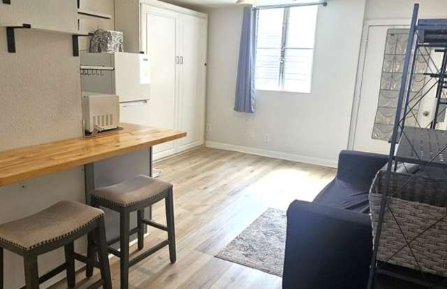 Studio, 1 covered parking with Murphy bed photos photos