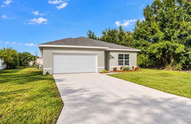 Practically New & Packed with Upgrades – A Must-See 4-Bedroom Gem in Poinciana! Gallery 1