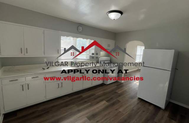 Spacious 3 Bedrooms, 1 Bath home in Highland, IN photos photos