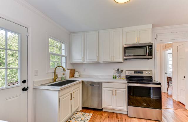 2701 Oakland Ave photos photos