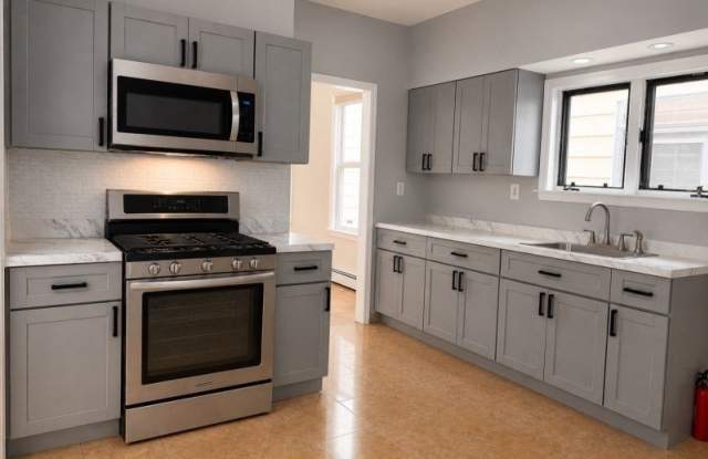 1110 Hampton Pl Gallery 1