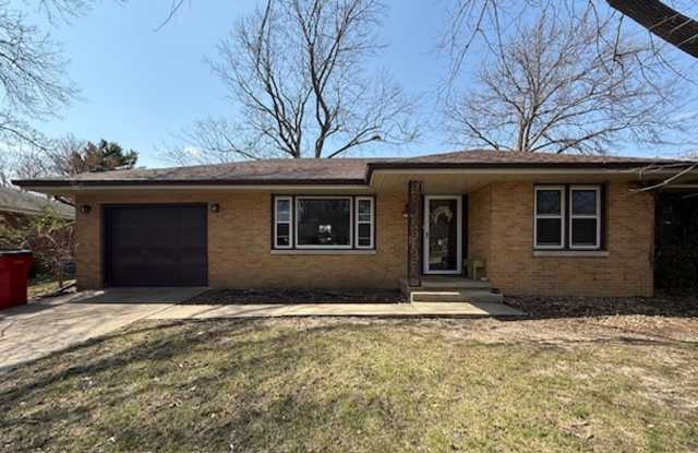 Centrally Located 3 Bed Gem with Expansive Backyard & Classic Hardwood Floors photos photos