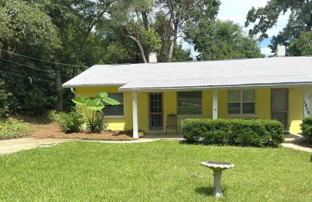 NICE TMH Area 1/1 w/ Hard Floors, Washer/Dryer,  Lawn Maint Inc! Avail NOW for $1100/month! photos photos