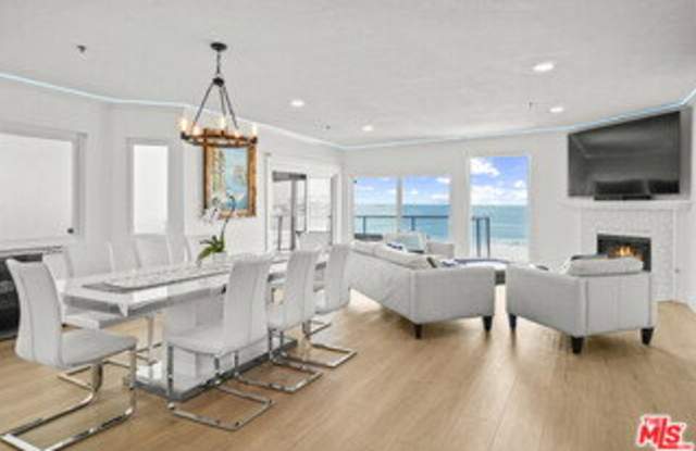 1230 East Ocean Boulevard Gallery 3