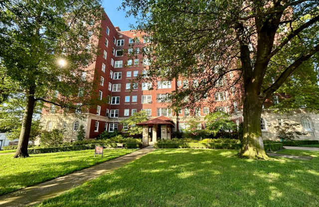 Gorgeous Condo in Sophian Plaza! - 1500 South Frisco Avenue, Tulsa, OK 74119