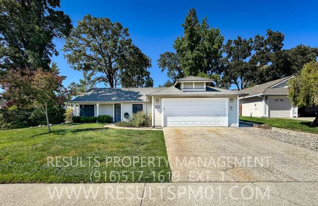Coming Soon!! 3 bedroom on a Large Corner Lot Gallery 4