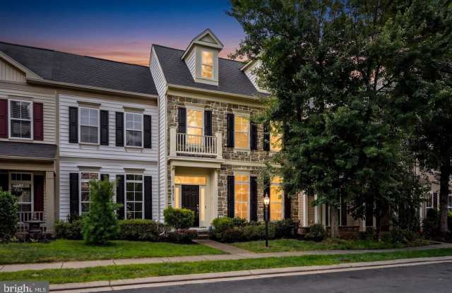 42717 EXPLORER Drive Gallery 1