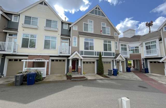 Huge, Updated 2 bed 2.5 bath Issaquah Highlands Townhouse $3,395/mo. photos photos