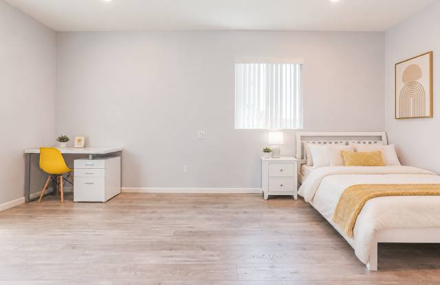 1259 W 36th Place - Co-Living Gallery 4
