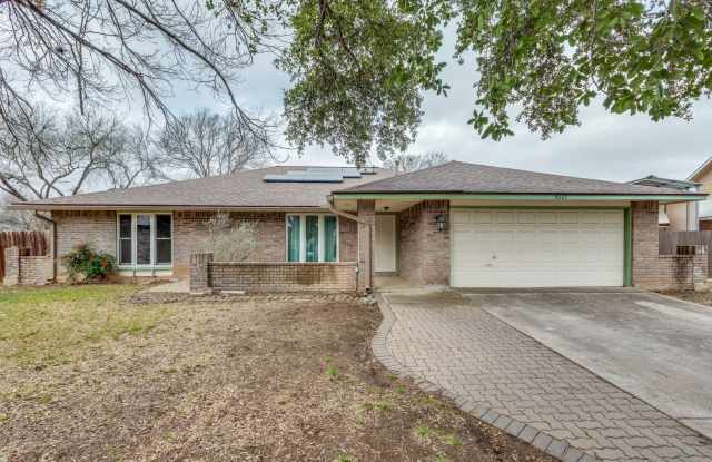 4-BEDROOM HOME ON CUL DE SAC LOT IN WOODS END photos photos