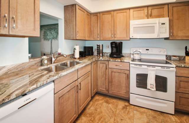 Summer Green Seasonal Condo for Rent Gallery 3
