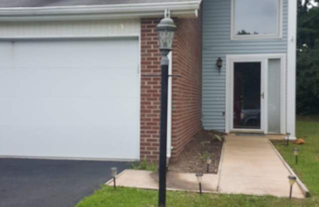 3 Bedroom 2.5 Bath 2 Car Garage Townhouse Gallery 4