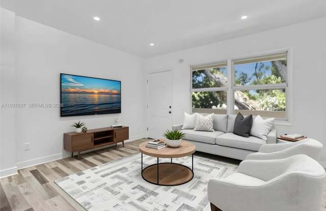 801 SW 15th Ave photos photos