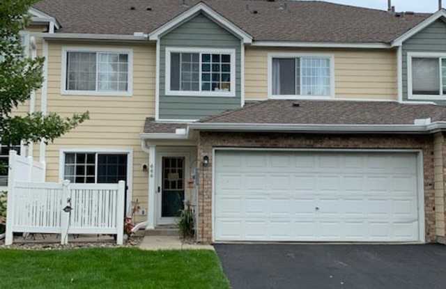 3 Bed/1.5 Bath Townhome* Great location near Tamarack/Woodbury Dr *Available Now! - 666 Mariner Way, Woodbury, MN 55129
