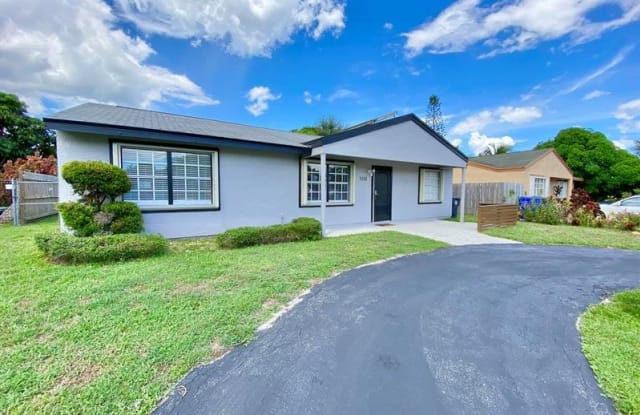 1131 Southwest 73rd Avenue - 1131 Southwest 73rd Avenue, North Lauderdale, FL 33068