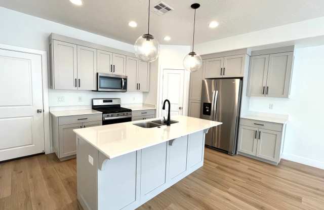 Townhome in Woodland Estates - Pool Access photos photos