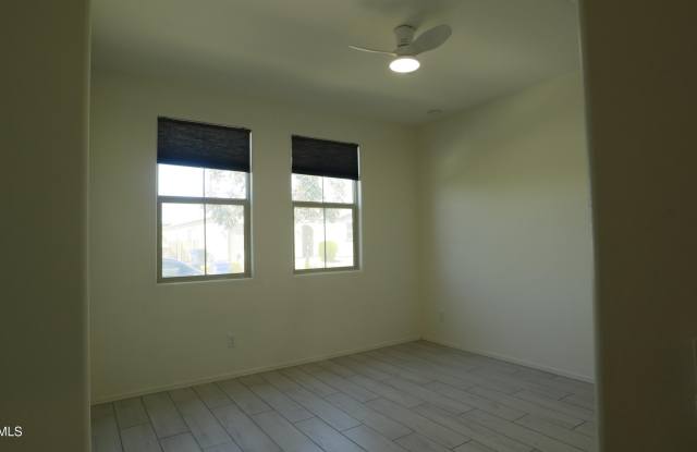 2413 W SUNLAND Avenue Gallery 3