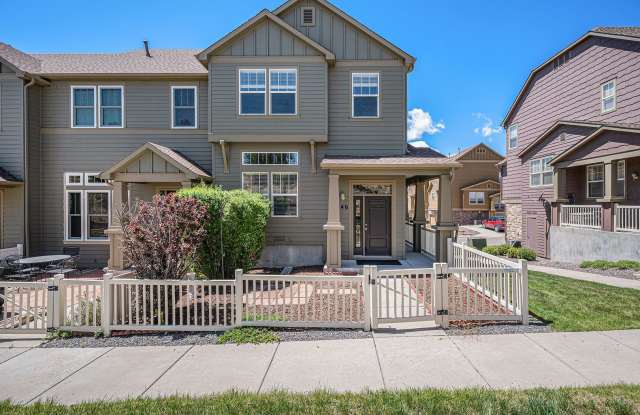 Spacious 3 bedroom in the heart of Castle Rock! photos photos