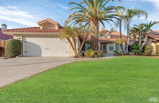 14004 Las Entradas - Gorgeous NW remodeled home with POOL and SPA. Call today $3075Rent and $3075Deposit Gallery 3