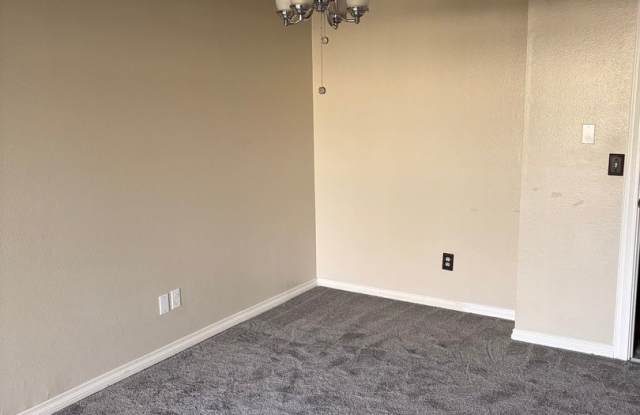 Charming 2-Bedroom Townhouse in Tukwila – Move-In Ready! photos photos