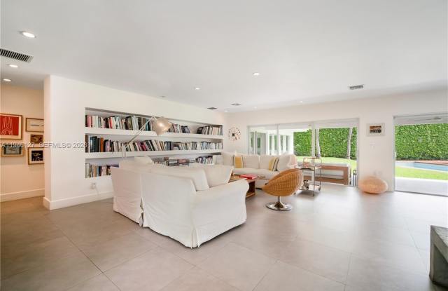 861 Harbor Dr photos photos